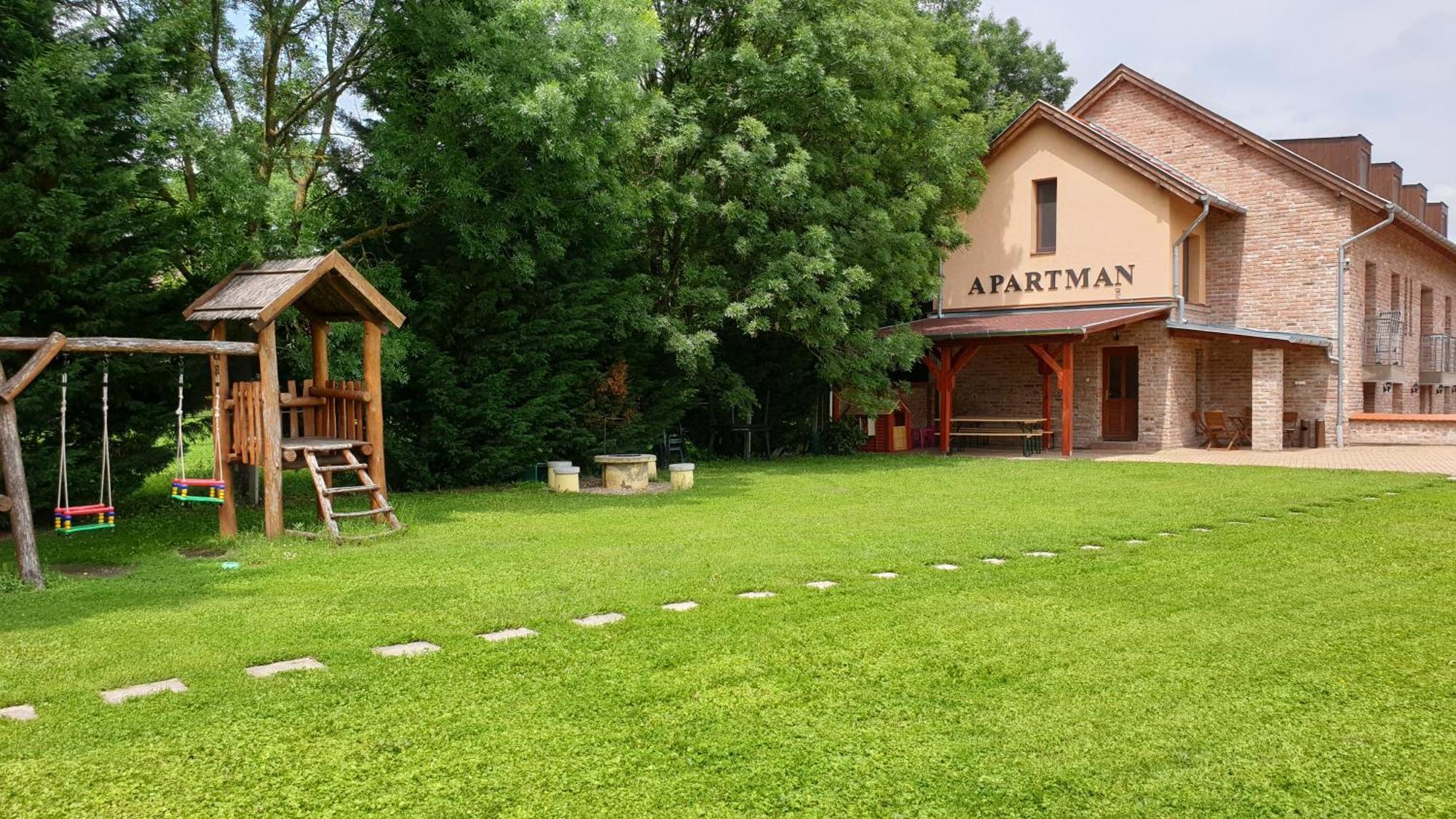 Gyulai Fürdö Apartman Exterior foto