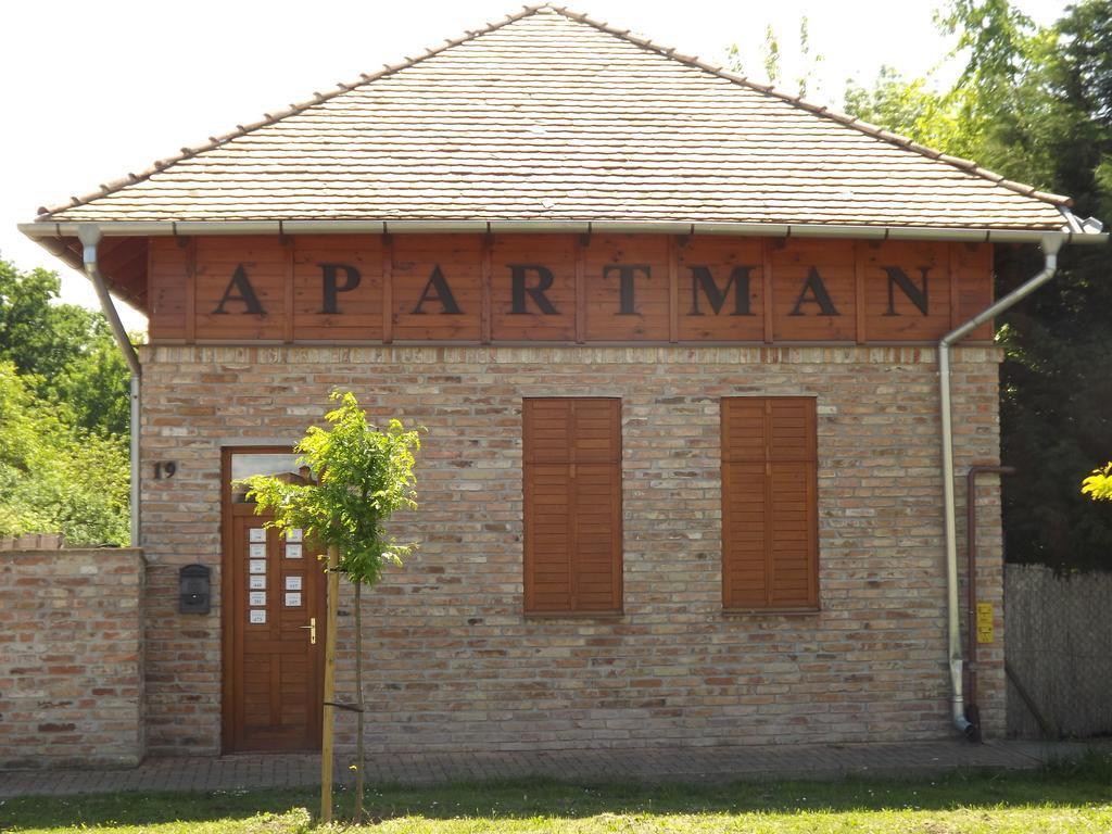 Gyulai Fürdö Apartman Zimmer foto