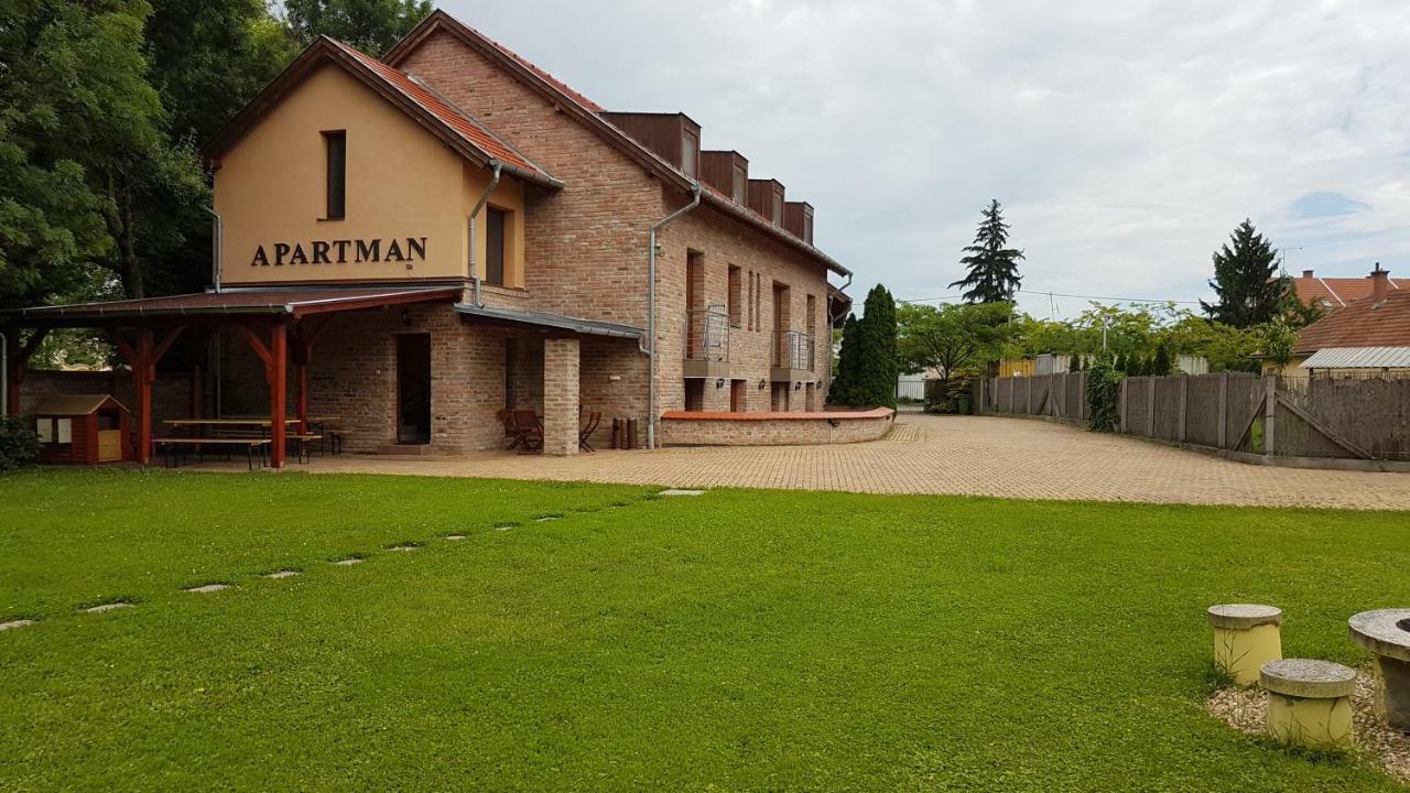 Gyulai Fürdö Apartman Exterior foto