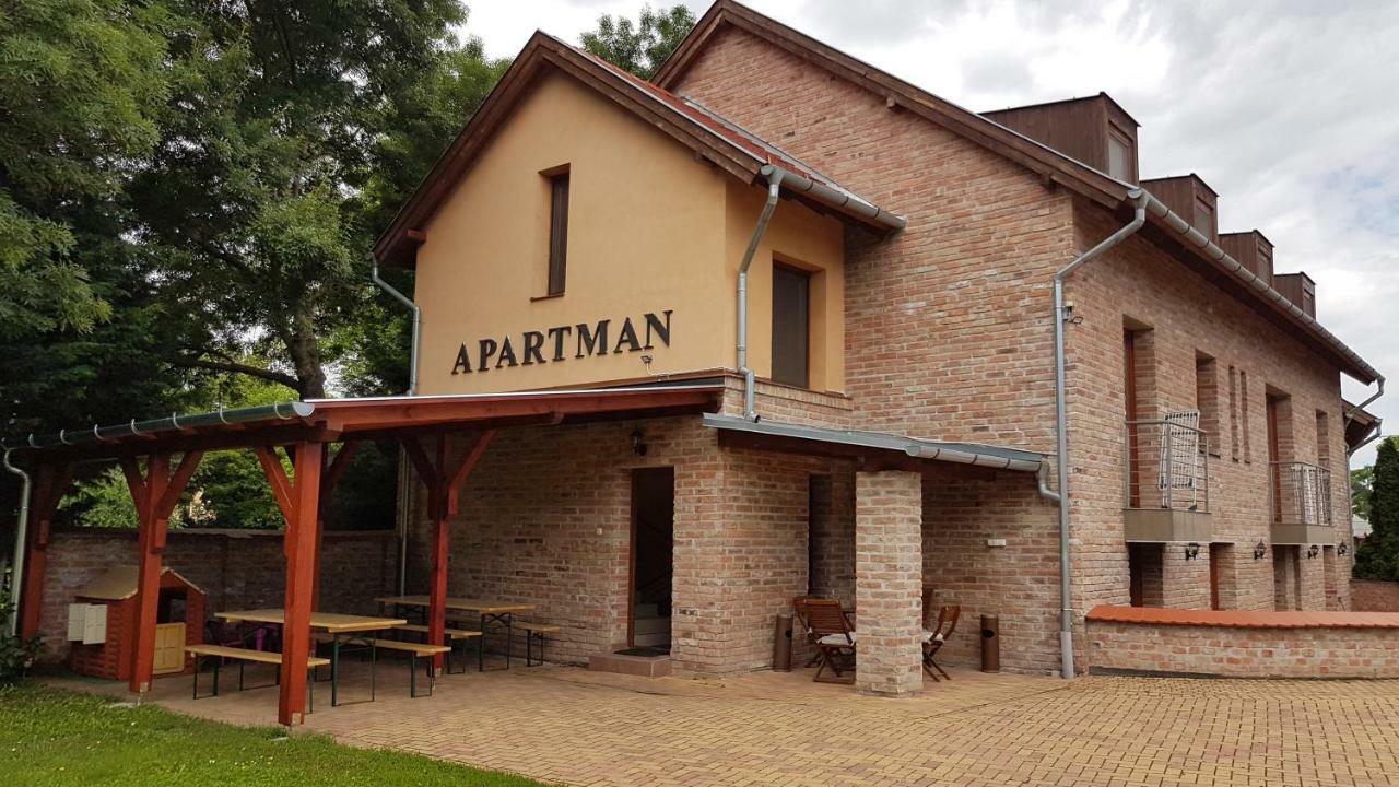 Gyulai Fürdö Apartman Exterior foto