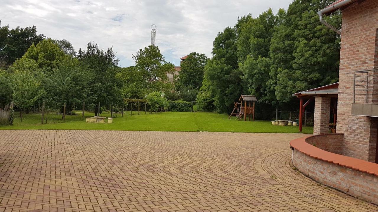 Gyulai Fürdö Apartman Exterior foto